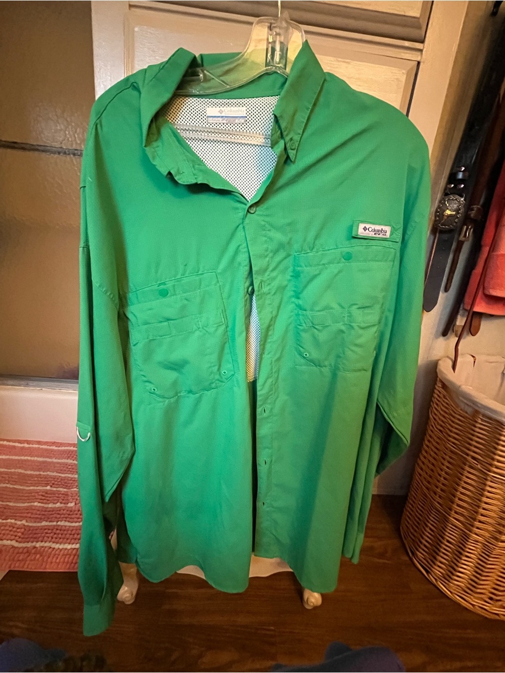 Columbia Men's Bright Green Lightweight Fishing Shirt